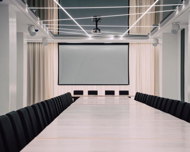 Szukasz idealnego miejsca na organizację konferencji, szkolenia lub spotkania biznesowego? Zajazd Fojutowo to doskonały wybór dla firm i instytucji, które cenią sobie profesjonalizm, komfort oraz inspirujące otoczenie. Nasza lokalizacja w sercu Borów Tucholskich zapewnia spokój i sprzyja efektywnej pracy oraz integracji zespołu. Szukasz idealnego miejsca na organizację konferencji, szkolenia lub spotkania biznesowego? Zajazd Fojutowo to doskonały wybór dla firm i instytucji, które cenią sobie profesjonalizm, komfort oraz inspirujące otoczenie. Nasza lokalizacja w sercu Borów Tucholskich zapewnia spokój i sprzyja efektywnej pracy oraz integracji zespołu.